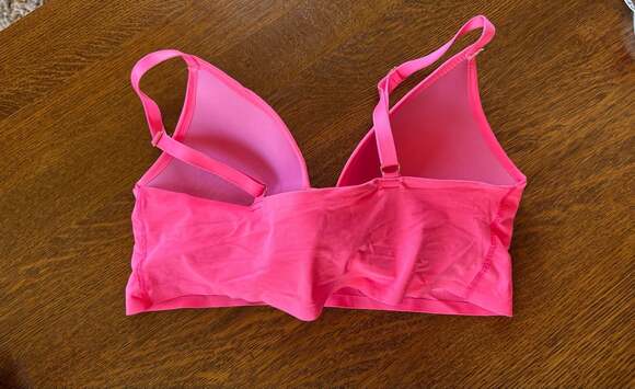 Victoria's Secret Lot: Front-Close Sport Bra (32DD) & PINK Wireless Push-Up Bra - Picture 8 of 9